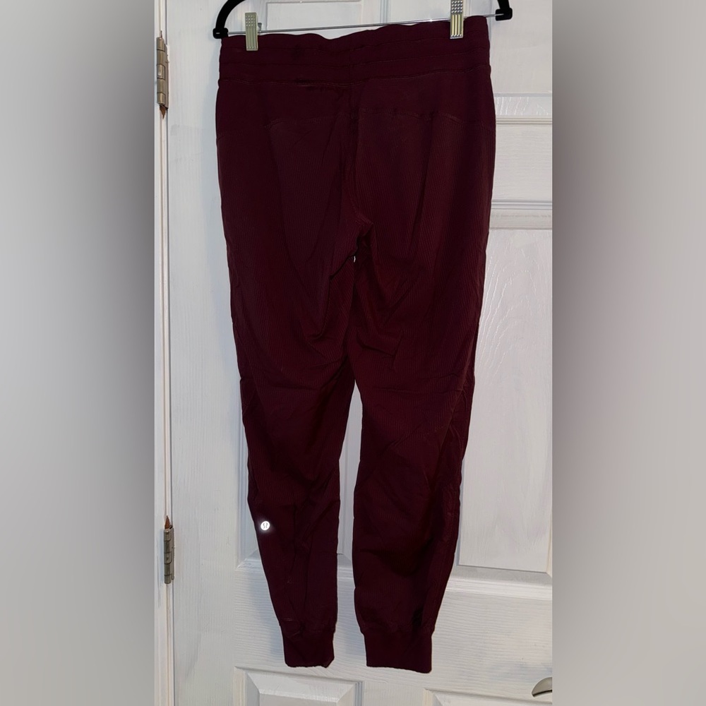 Lululemon dance studio jogger maroon size 8 used/like new